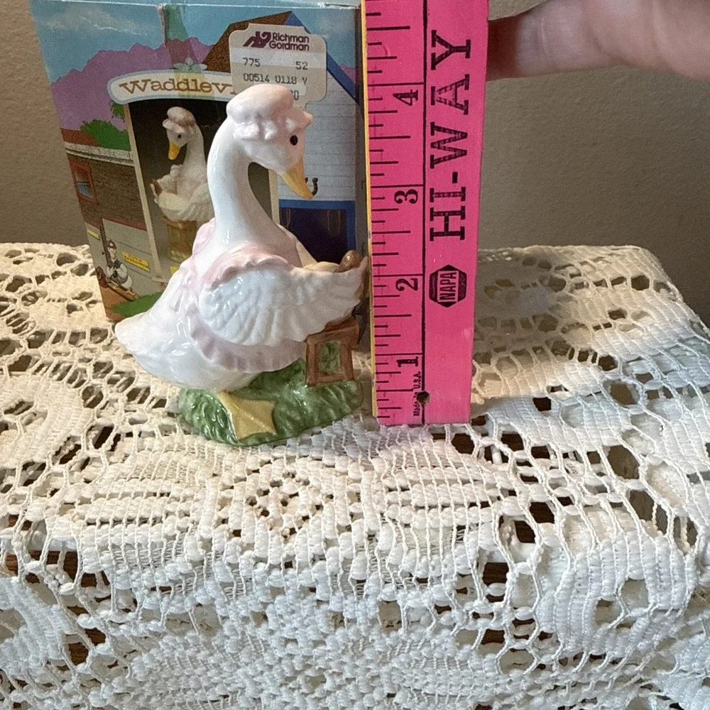 Mother Goose Baker Waddleville Country Porcelain Figurine 4